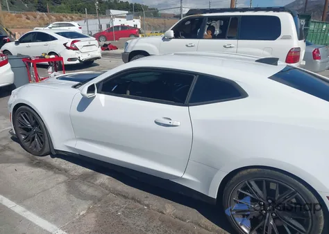 2018 Chevrolet Camaro Zl1 из США, поврежденный, VIN 1G1FK1R65J0130092